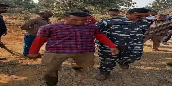 पुलिस बनकर लूट की कोशिश, दो युवक गिरफ्तार