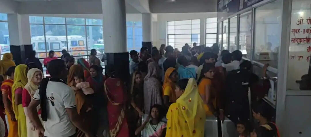बदलते मौसम से बढ़ा वायरल संक्रमण का प्रकोप, सदर अस्पताल की ओपीडी में उमड़ रही मरीजों की भीड़