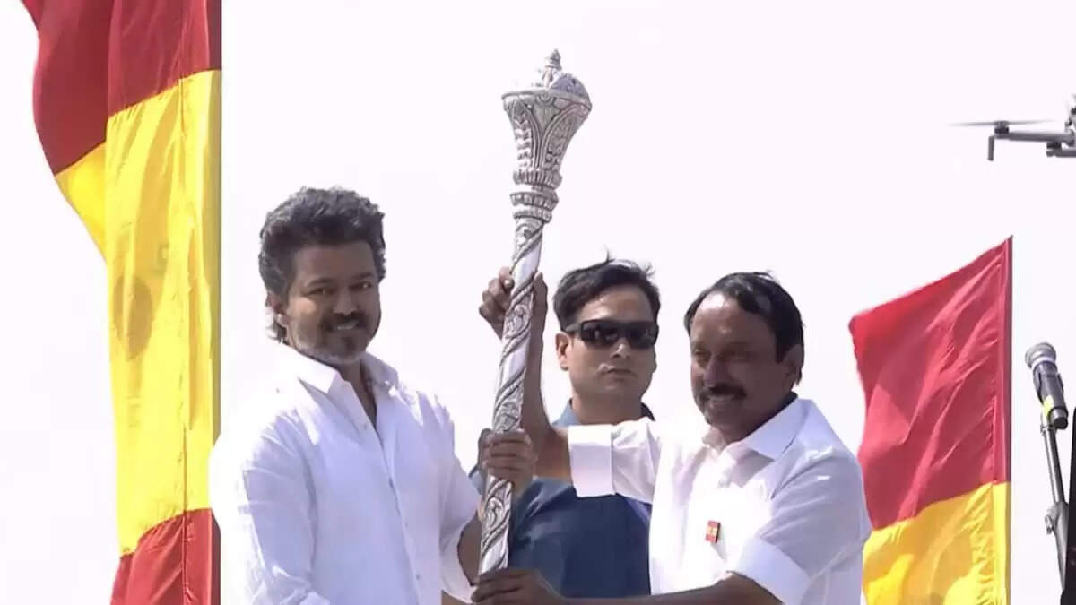 तमिलनाडु में दुष्ट शक्ति डीएमके का शुद्ध शक्ति तवेगा है सीधा मुकाबला: विजय