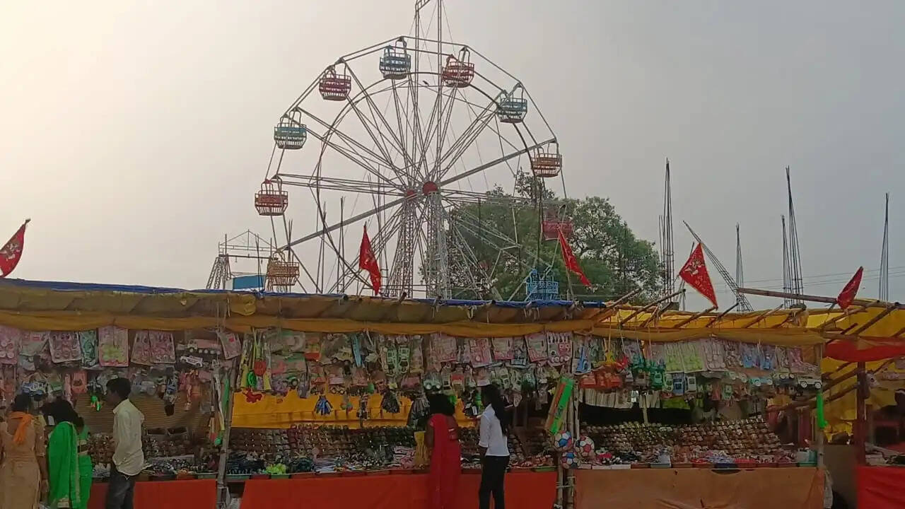 बारिश के बीच मंदिराें में गूंजे हर-हर महादेव के जयकारे