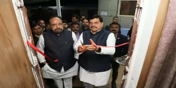 मप्रः पूर्व मंत्री भार्गव से मिले मुख्यमंत्री, बाल हृदय रोगियों की सहायता के लिए विशेष कक्ष का किया लोकार्पण