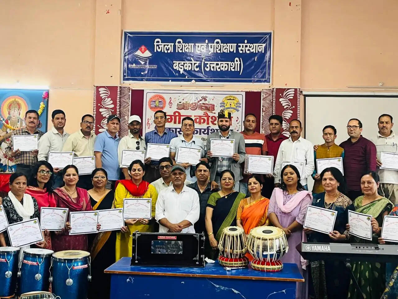 शिक्षकों को लोकगीत, लोकवाद्य, ताल-लय और समूहगान का दिया प्रशिक्षण