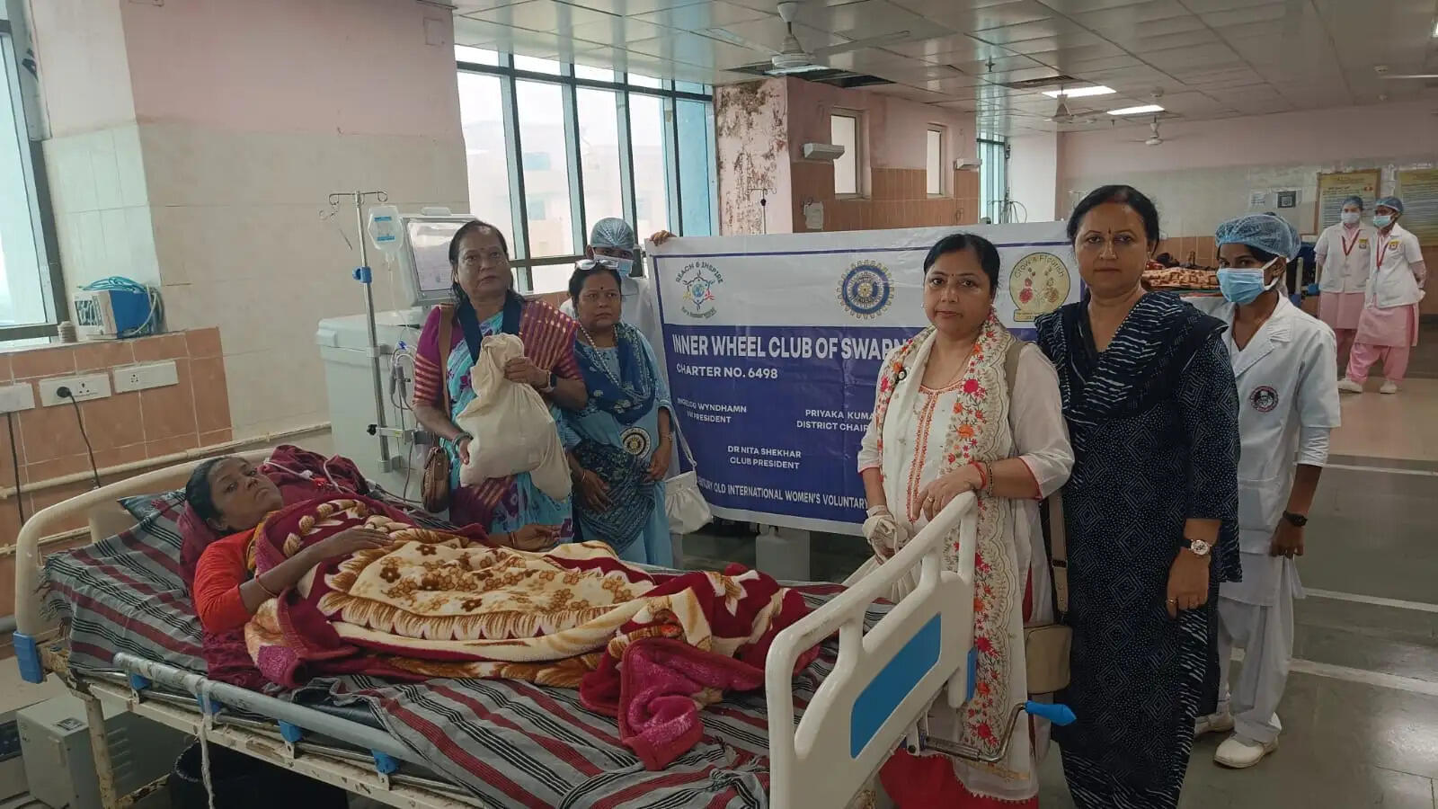 इनर व्हील क्लब ने मरीजों के बीच बांटे फल और ड्राई फ्रूट