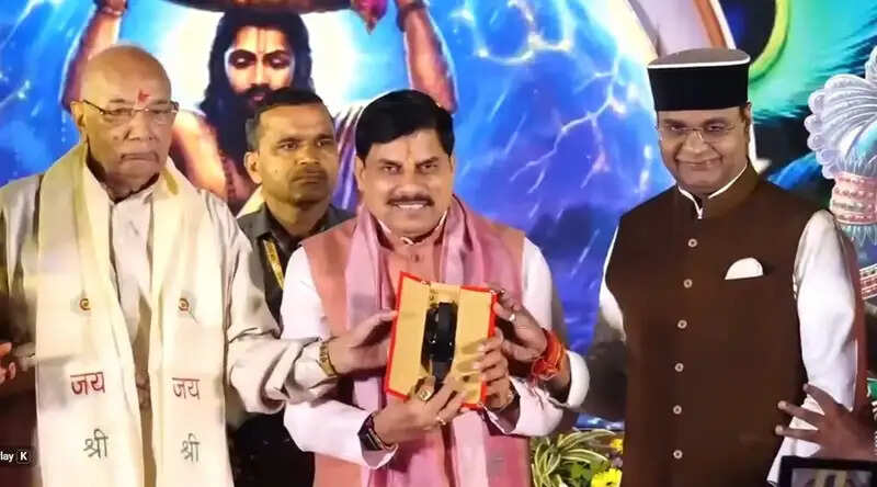मुख्यमंत्री डॉ. यादव ने विक्रमादित्य वैदिक घड़ी-2.0 का वॉल वर्जन का किया लोकार्पण