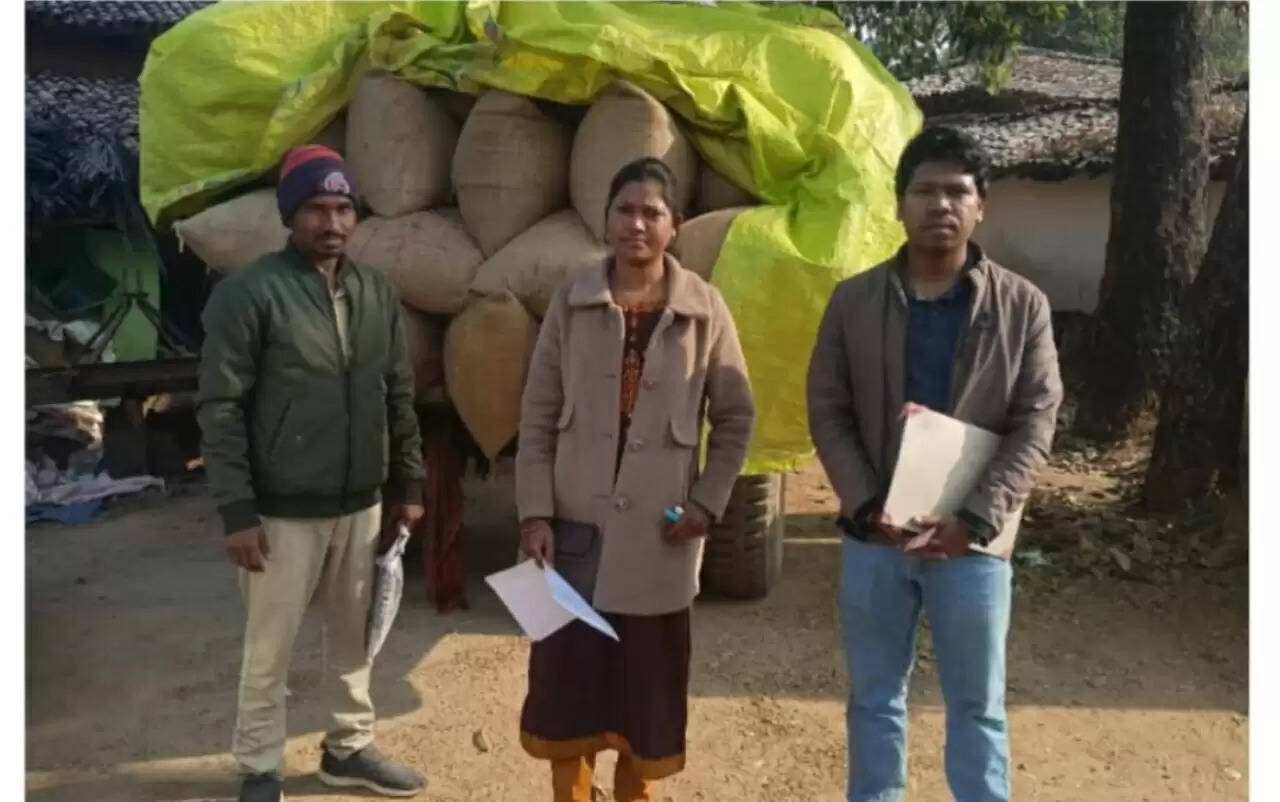 अंबिकापुर: अवैध धान भंडारण पर खाद्य एवं राजस्व विभाग की संयुक्त कार्रवाई, 24 क्विंटल धान जब्त