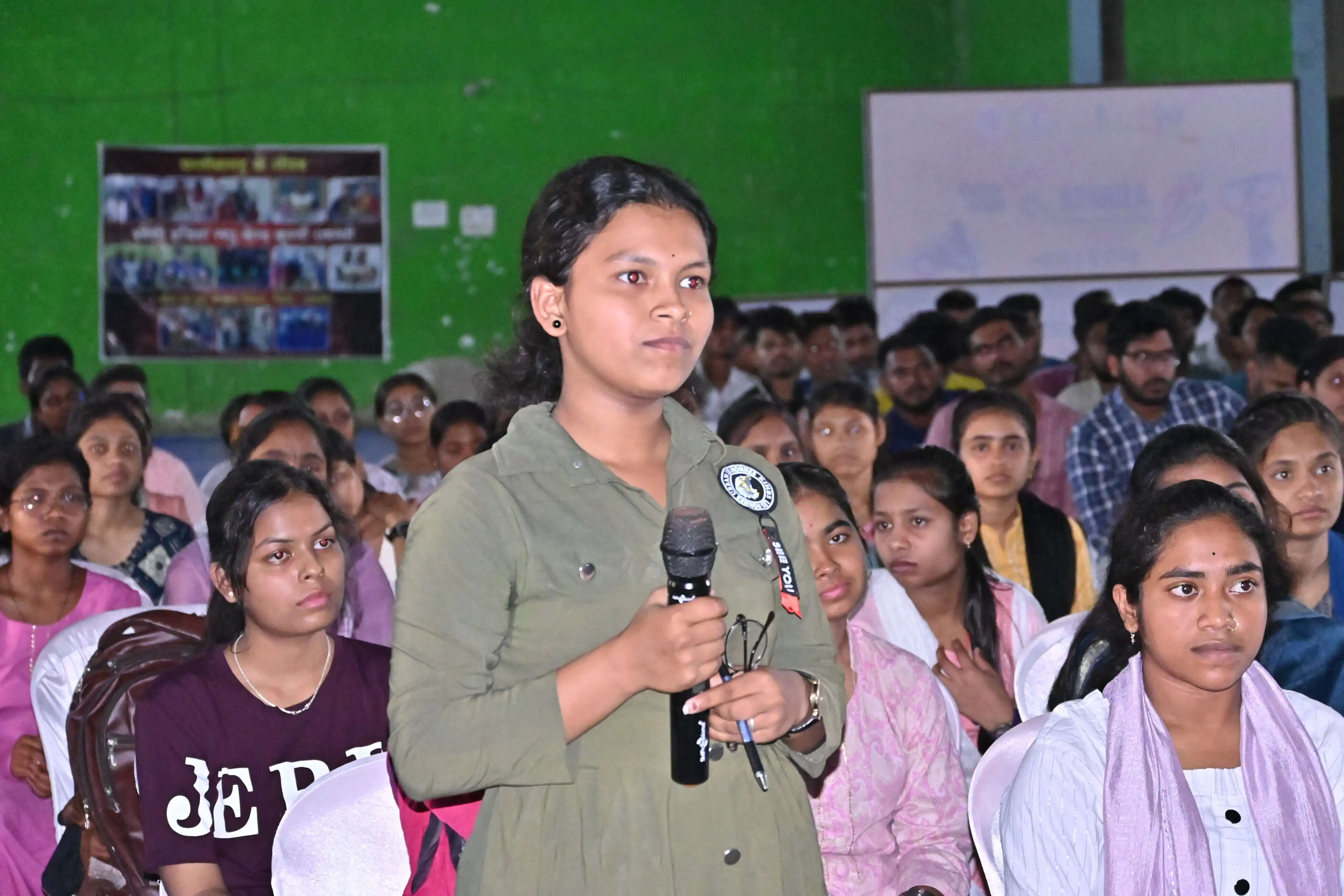 भारतीय विदेश सेवा के वरिष्ठ अधिकारी मुनु महावर ने कहा कि कैरियर के लिए बैकअप प्लान भी रखें