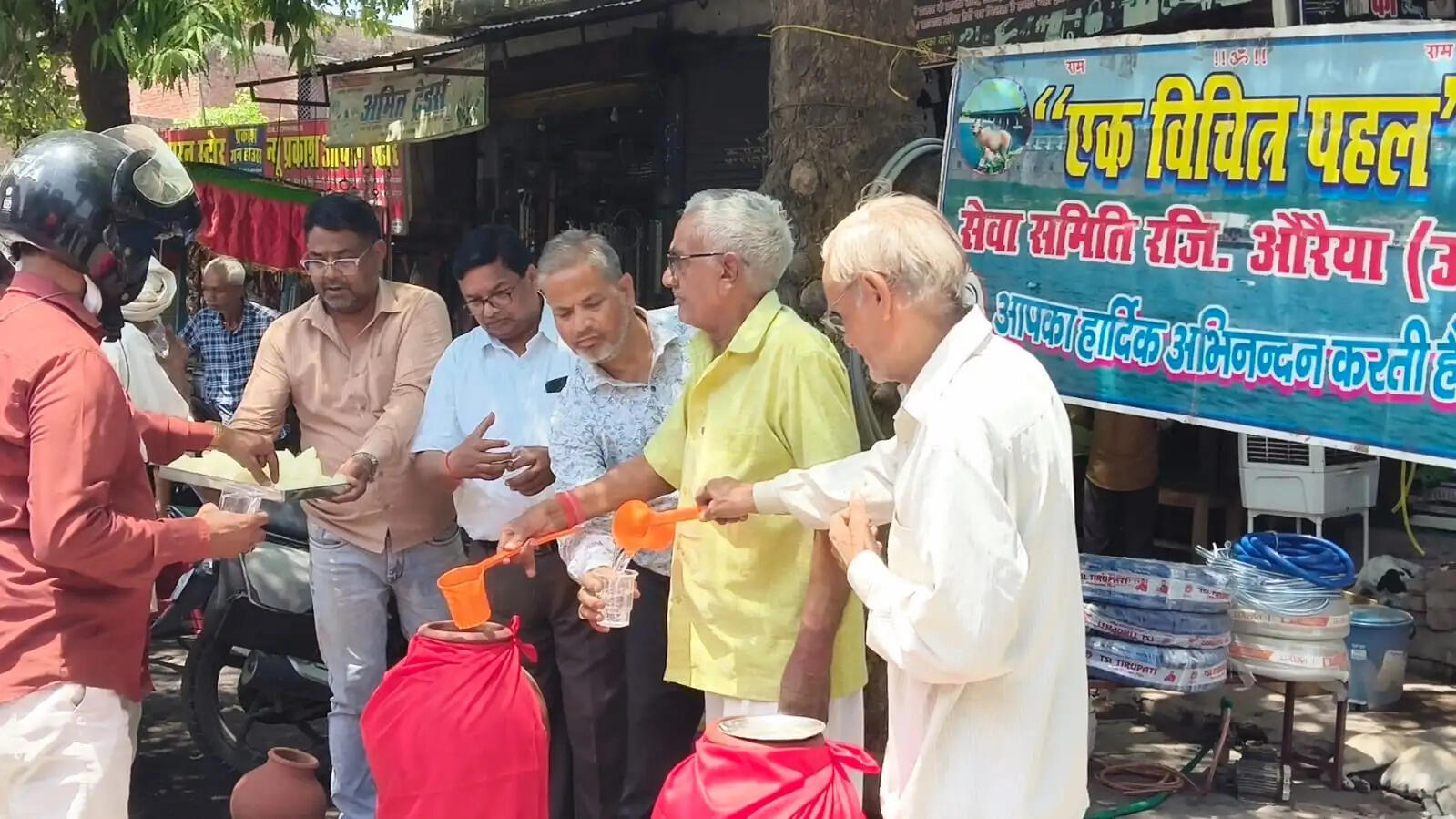 औरैया में राहगीरों को राहत देने निःशुल्क प्याऊ का शुभारंभ