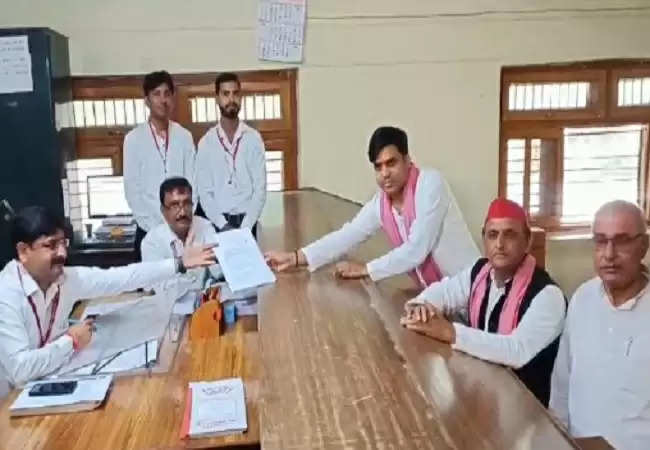 उप्र विधानसभा उपचुनाव : करहल सीट से सपा उम्मीदवार तेज प्रताप यादव ने किया नामांकन