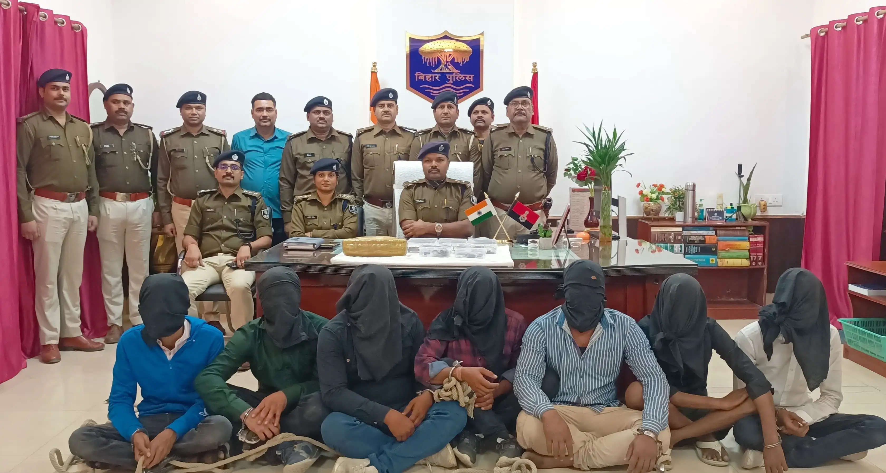 बेगूसराय पुलिस एवं एसटीएफ की कार्रवाई में कांट्रैक्ट किलर और डकैती गैंग का खुलासा