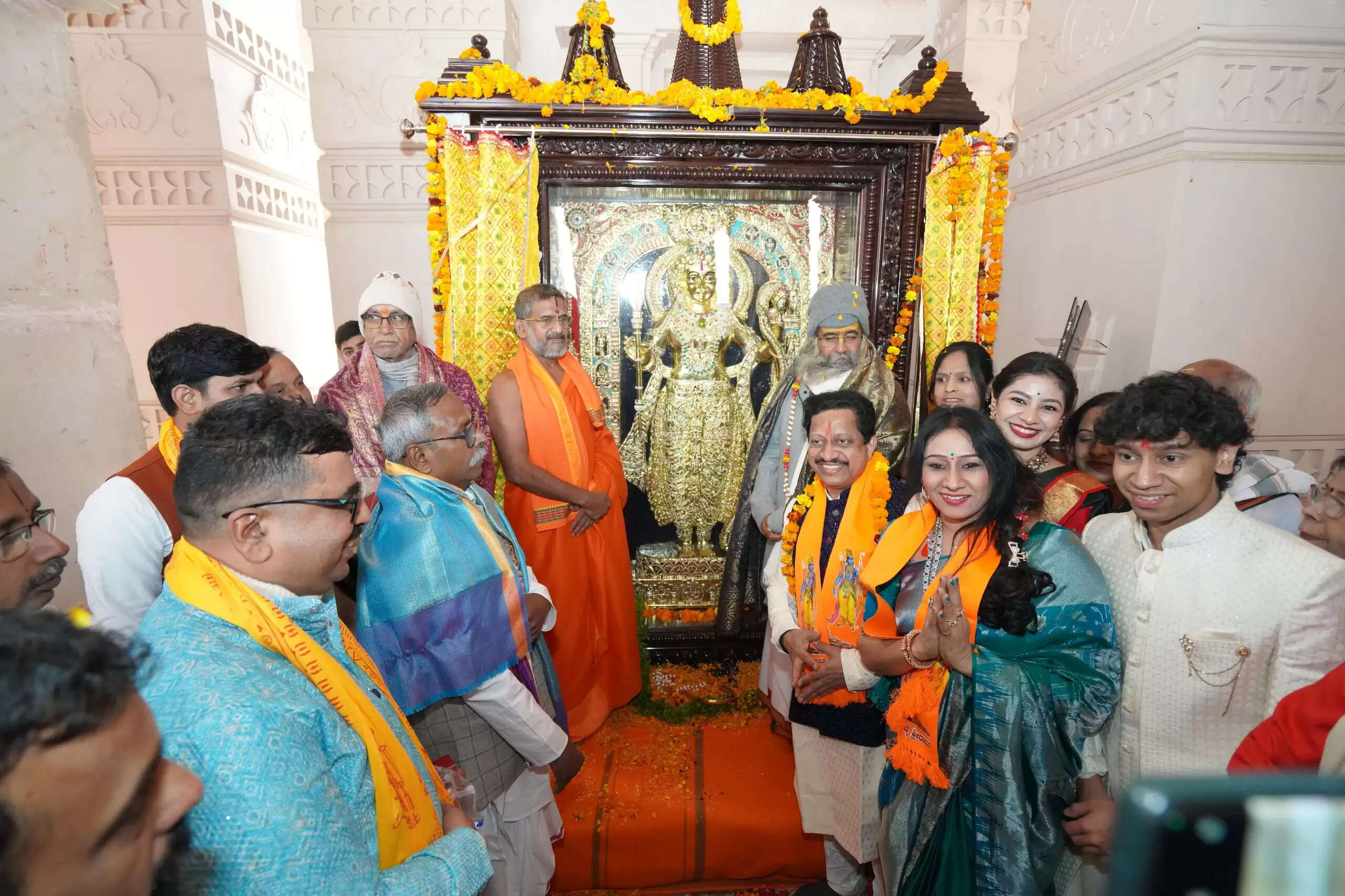 (अपडेट) कर्नाटक से अयोध्या आई सोने एवं हीरे से जड़ित प्रभु श्रीराम की प्रतिमा, किया गया अनावरण