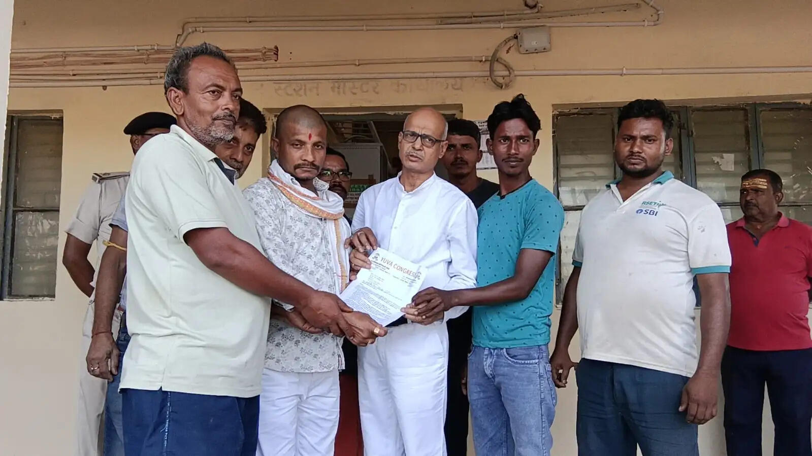 रेल प्रशासन के आश्वासन पर आंदोलन समाप्त, मांगें पूरी नहीं हुईं तो होगा रेल चक्का जाम : लक्ष्मण झा