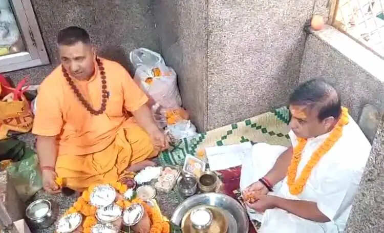 हरिद्वार में हिमंता बिस्वा सरमा का विपक्ष पर हमला, बोले- दिल्ली में आंदोलन नहीं, तमाशा हो रहा