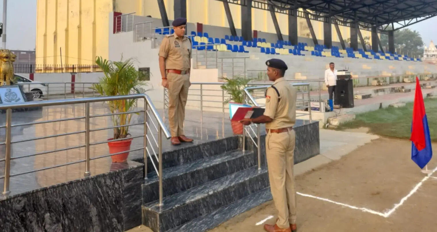 एसएसपी ने पुलिस लाइन में शुक्रवार की परेड का किया निरीक्षण, पुलिसकर्मियों को फिटनेस और अनुशासन बनाए रखने के निर्देश