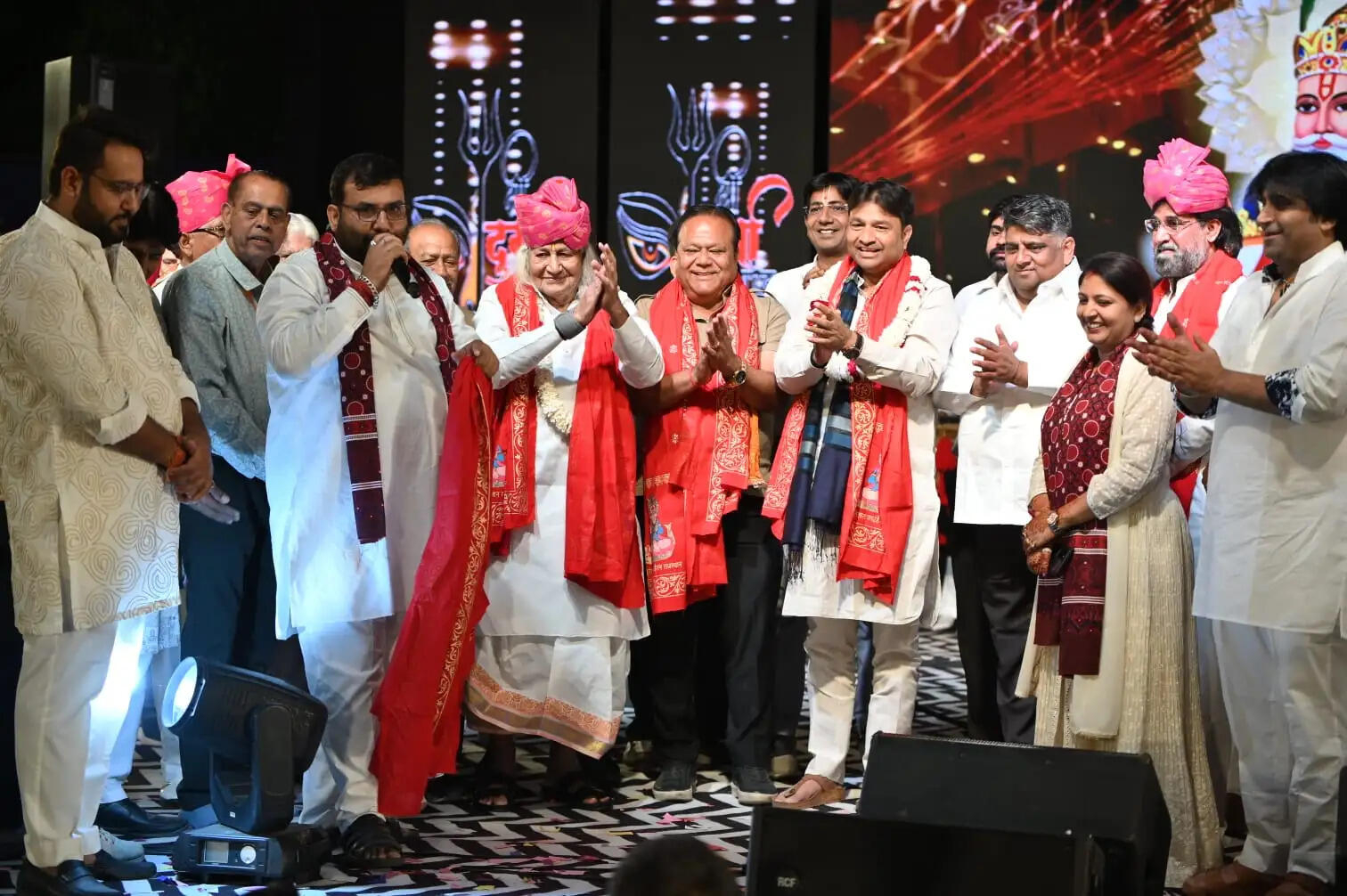 विराट सिंधु मेले में उमड़ा जनसैलाब:मोहित सेवानी के गीतों पर झूमे लोग