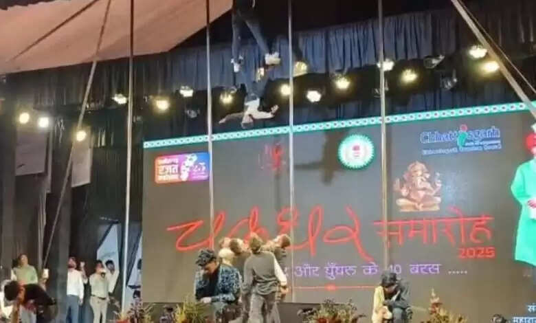 बस्तर से आये मल्ल खम्ब के कलाकारों चक्रधर समारोह में सांस थमा देने वाला अकल्पनीय प्रदर्शन