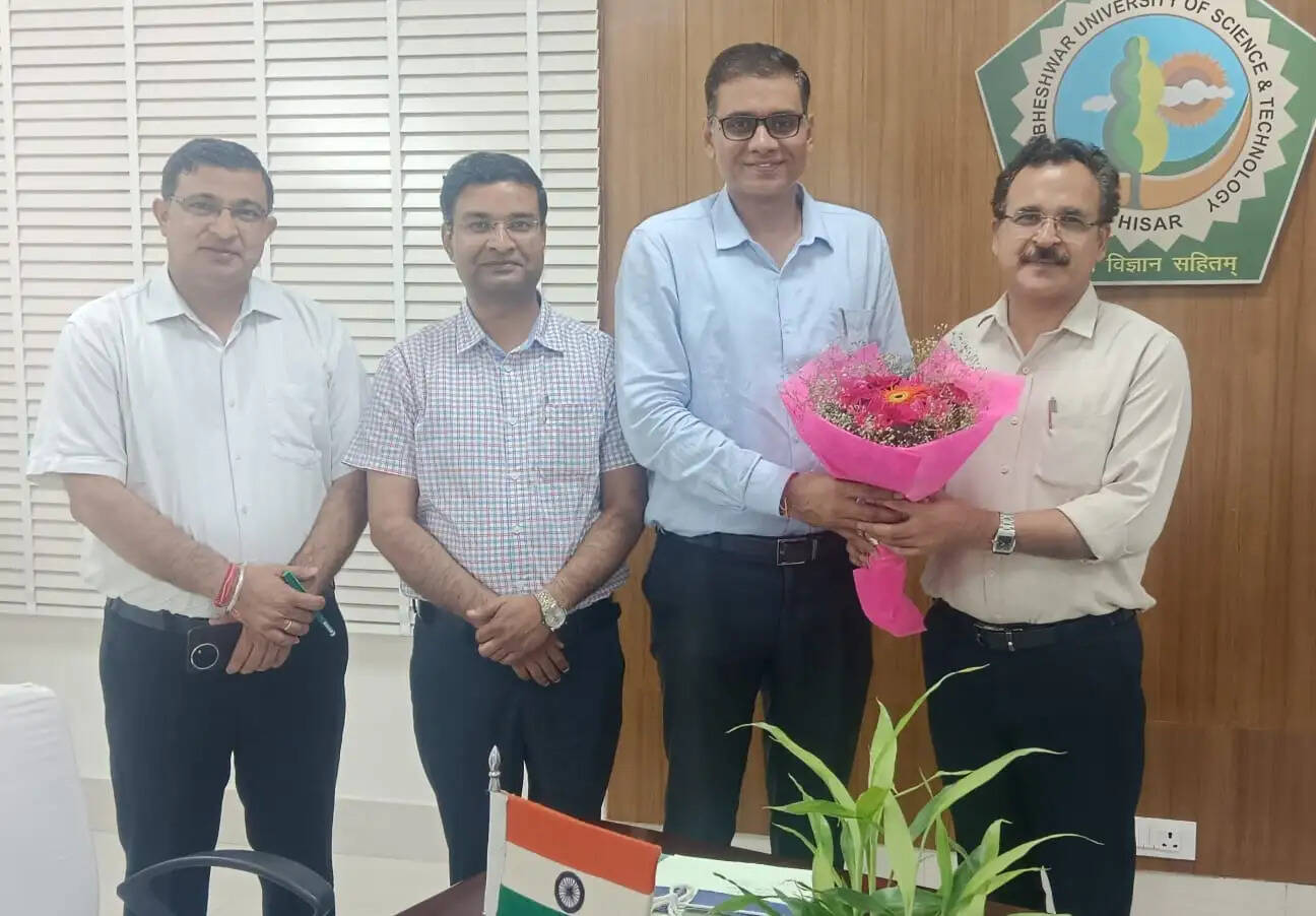 हिसार : अपने व्यक्तित्व में छुपी प्रतिभा का संदेश अपने काम से दें : प्रो. विजय कुमार