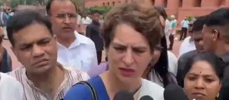 प्रधानमंत्री पेपर लीक की जिम्मेदारी लें : प्रियंका गांधी