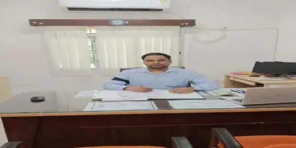 बीडीओ की सुरक्षा को लेकर राज्यभर में विरोध, सुपौल में भी काली पट्टी बांधकर कर रहे कार्य