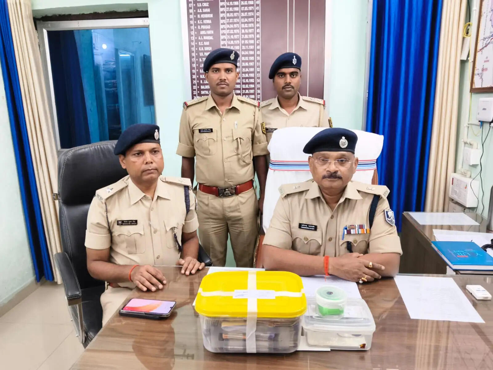 मधेपुरा में 10 ग्राम स्मैक और 9.39 लाख रुपये के साथ युवक गिरफ्तार