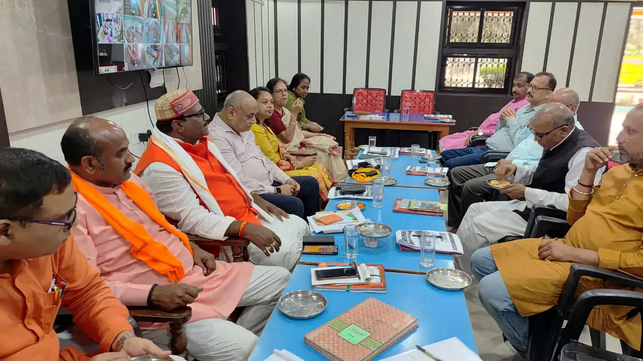 श्री रानी सरस्वती विद्या मंदिर में बजट को लेकर प्रबंधकारिणी समिति की हुई बैठक