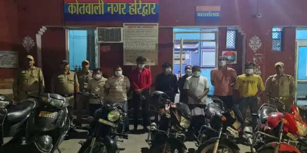 शराब पीकर ड्राईविंग करने पर पुलिस ने किए 10 वाहन सीज