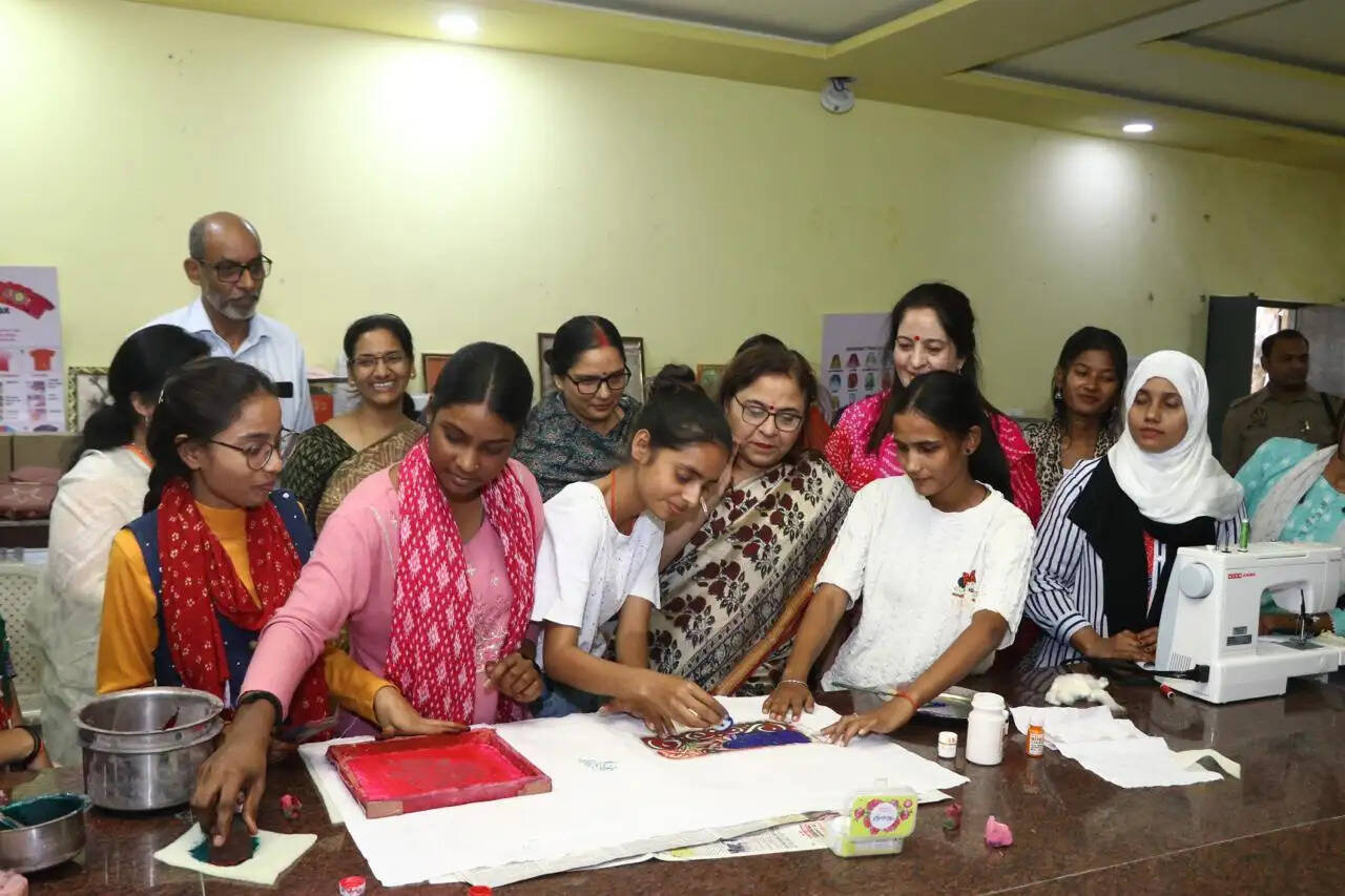 विद्यार्थियों को वास्तविक जीवन की चुनौतियों के लिए तैयार करती हैं कार्यशालाएं : कुलपति