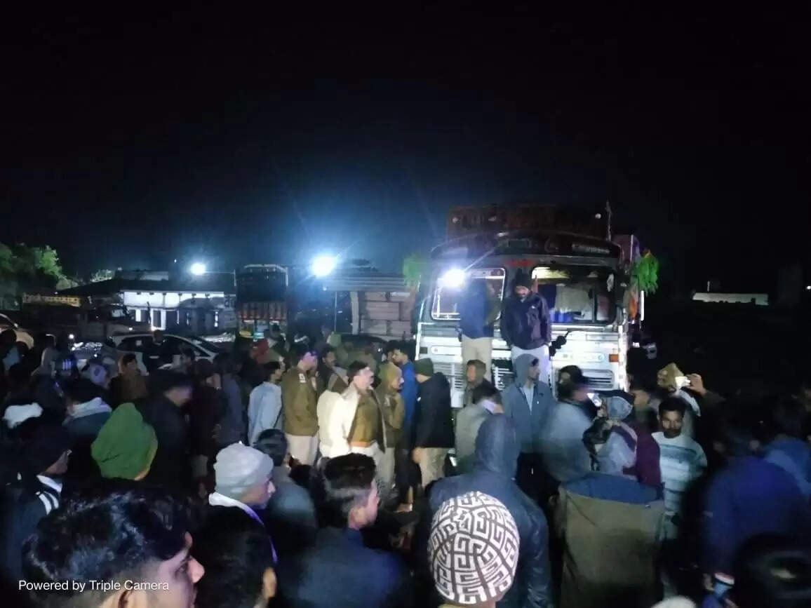 राजगढ़ः तेज रफ्तार कार ने बुजुर्ग को रौंदा, गुस्साएं ग्रामीणों ने किया हाइवे जाम