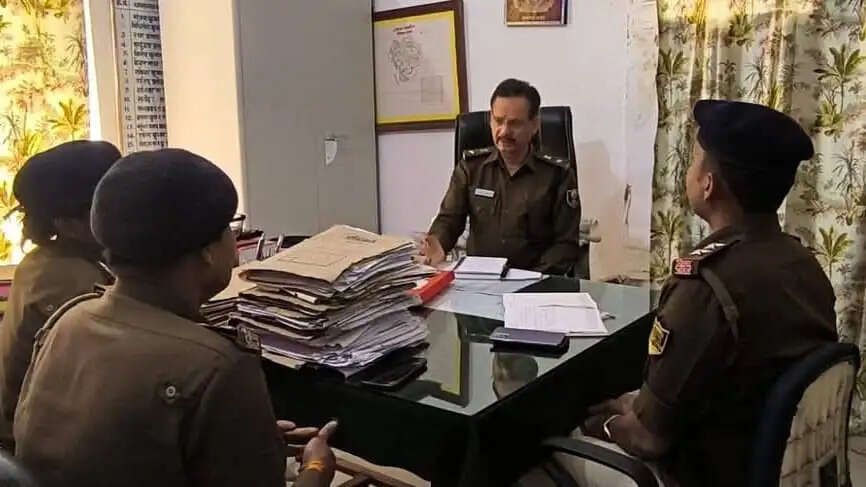 सिंहवाड़ा थाना में अनुसंधान बैठक, लंबित कांडों के शीघ्र निष्पादन का निर्देश