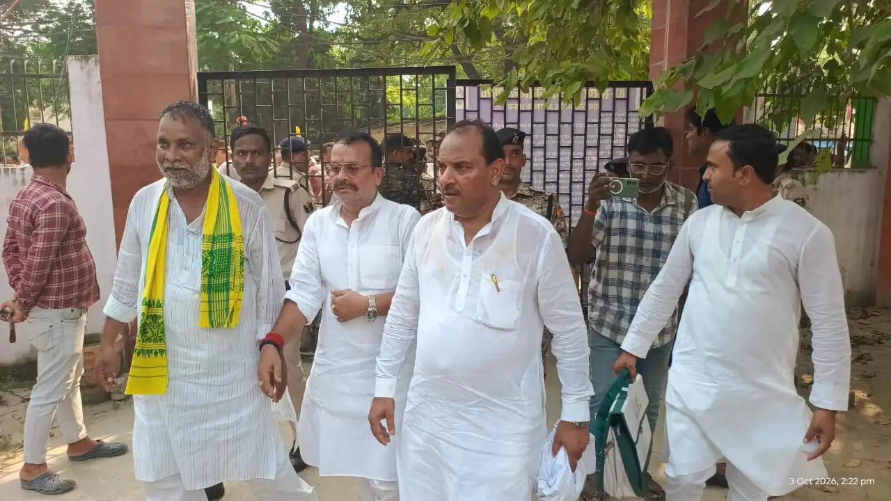 सारण शिक्षक निर्वाचन क्षेत्र से जन सुराज के प्रत्याशी आफाक अहमद ने किया नामांकन