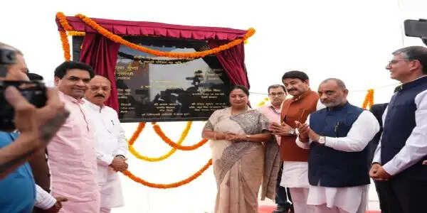 मुख्यमंत्री ने खजूरी खास में केंद्रीय विद्यालय के अस्थायी भवन का किया उद्घाटन