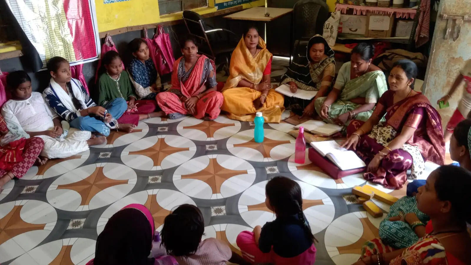 सोरिद आंगनबाड़ी में किशोरियों को लगा एचपीवी टीका, स्वास्थ्य जागरूकता का दिया संदेश