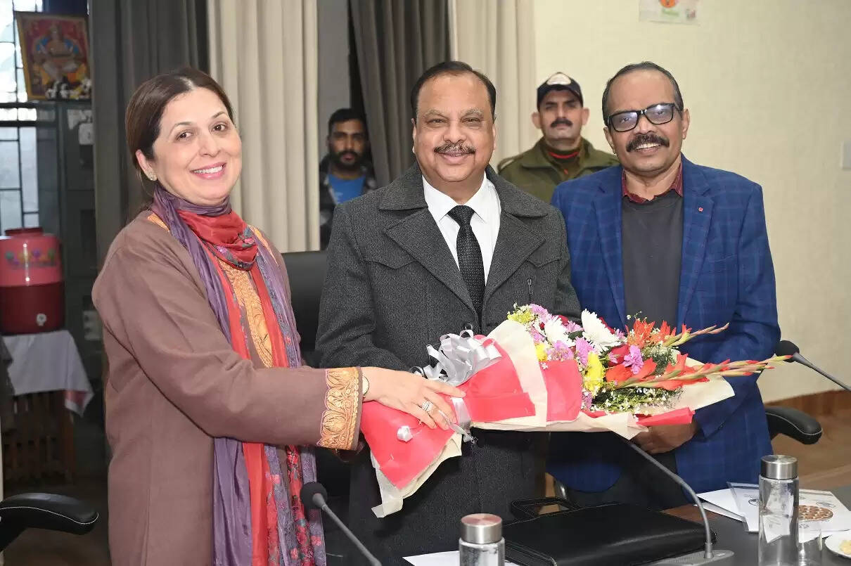 क्लस्टर यूनिवर्सिटी जम्मू में एलओसीएफ और संशोधित पीजी कार्यक्रमों पर कार्यशाला