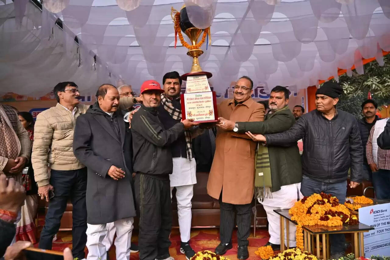 देश का भविष्य युवाओं के हाथ में है : दिनेश प्रताप सिंह