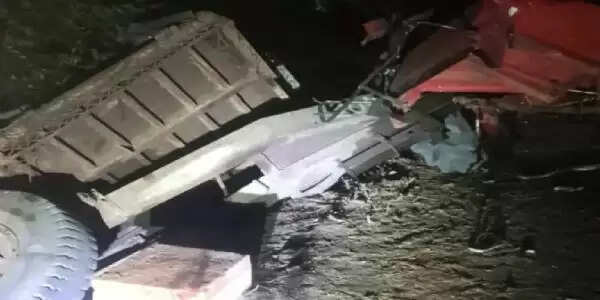 राजगढ़ः ट्रक की टक्कर से ट्रैक्टर-ट्रॉली नाले में गिरी, तीन की मौत, 13 गंभीर घायल