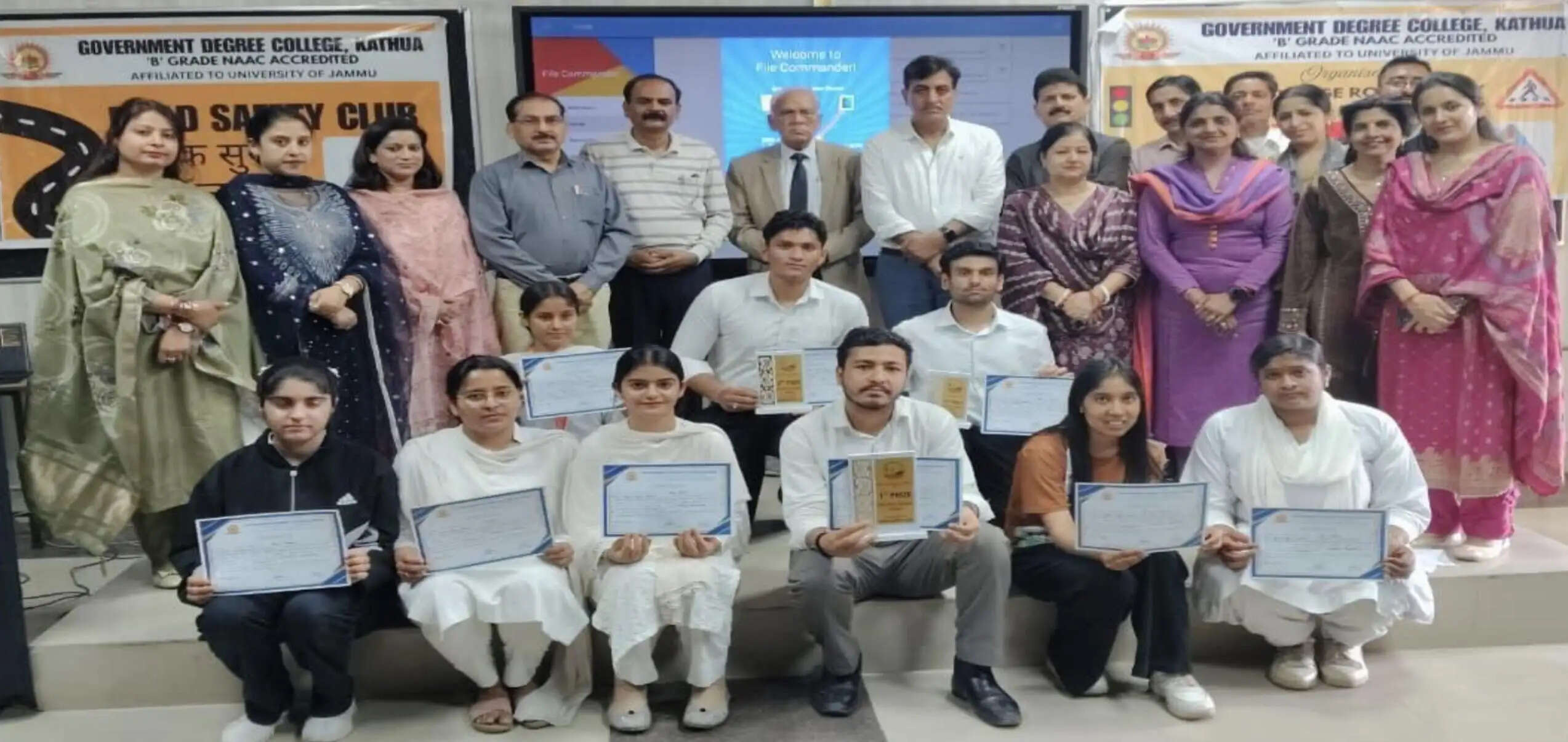 सड़क सुरक्षा जागरूकता पर जीडीसी कठुआ में अंतर-महाविद्यालय भाषण प्रतियोगिता आयोजित