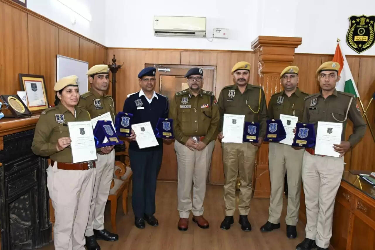 उत्कृष्ट सेवाओं के लिए छह पुलिसकर्मी ‘कांस्टेबल ऑफ द मंथ’ से सम्मानित