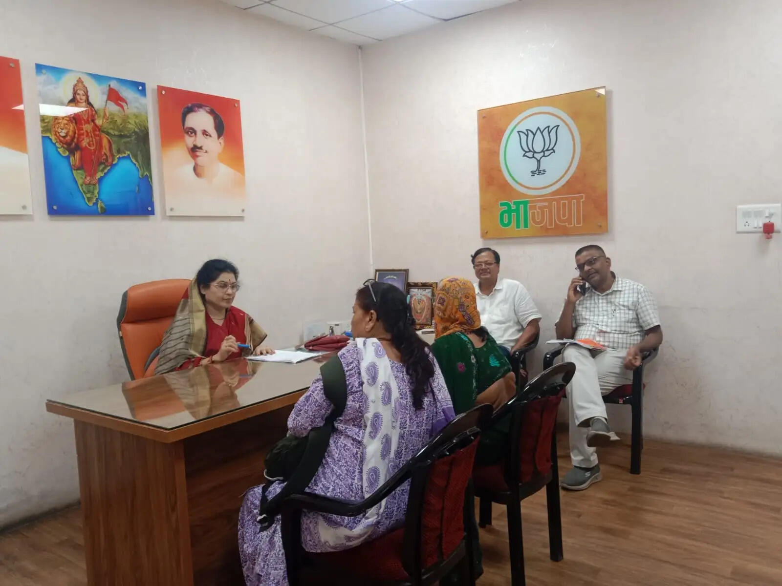 भाजपा प्रदेश कार्यालय में मंत्री कृष्णा गौर ने सुनीं कार्यकर्ताओं की समस्याएं, त्वरित निराकरण के दिए निर्देश