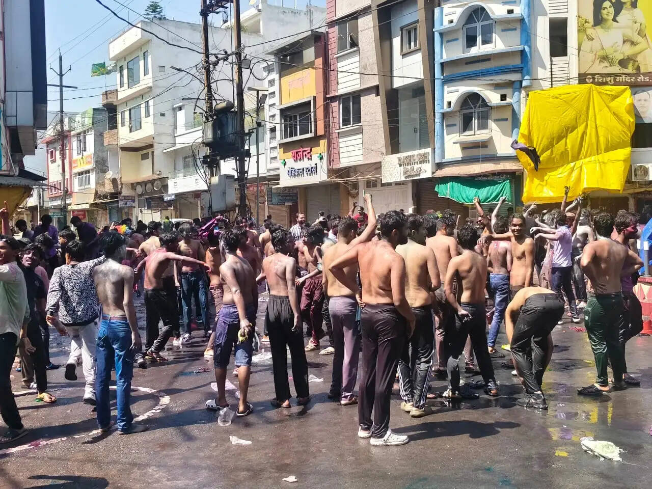 अनूपपुर: होली की धूम, डफली की थाप और फाग के गीतों के बीच जमकर उड़ा गुलाल, सुरक्षा के रहे कड़े इंतजाम