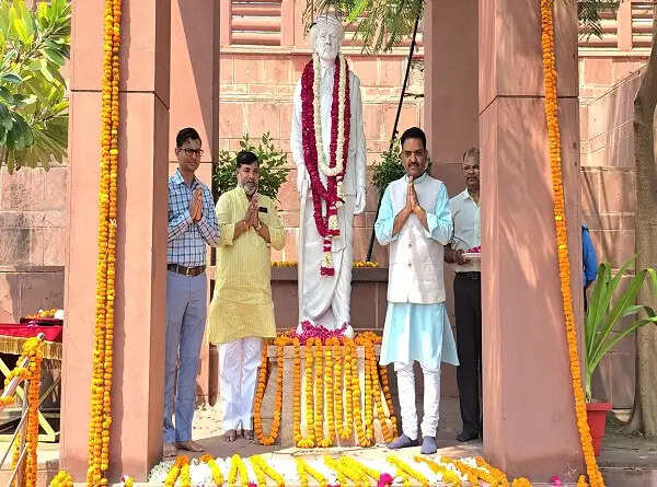 महात्मा ज्योतिबा फुले सामाजिक न्याय के अग्रदूत थे : असीम अरुण