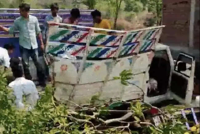 मप्र के छिंदवाड़ा में पिकअप और ट्रक के बीच भिड़ंत, 5 मजदूरों की मौत और 18 घायल