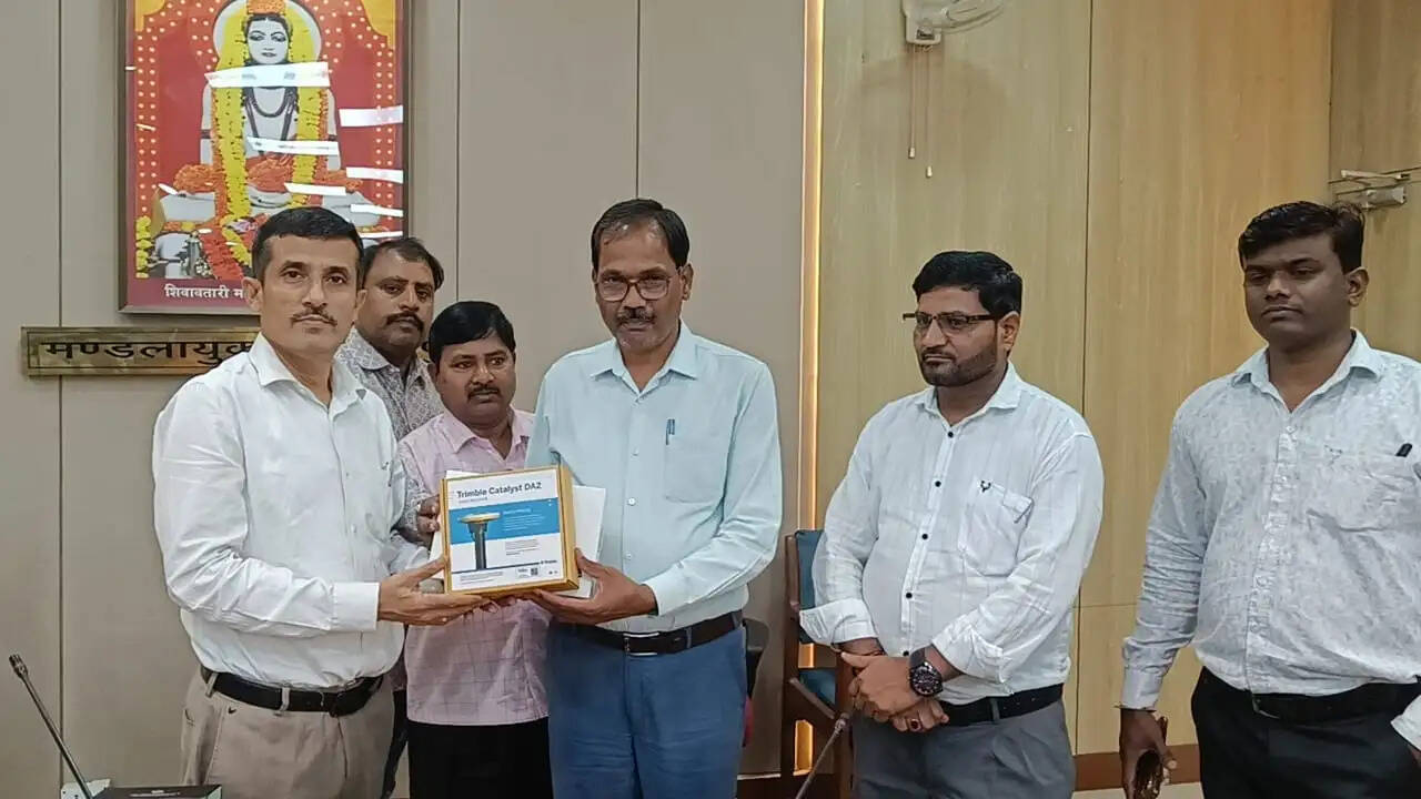 गाेरखपुर मंडल में राजस्व व्यवस्था को मिली नई तकनीक, खेतों की नापजोख अब होगी हाईटेक