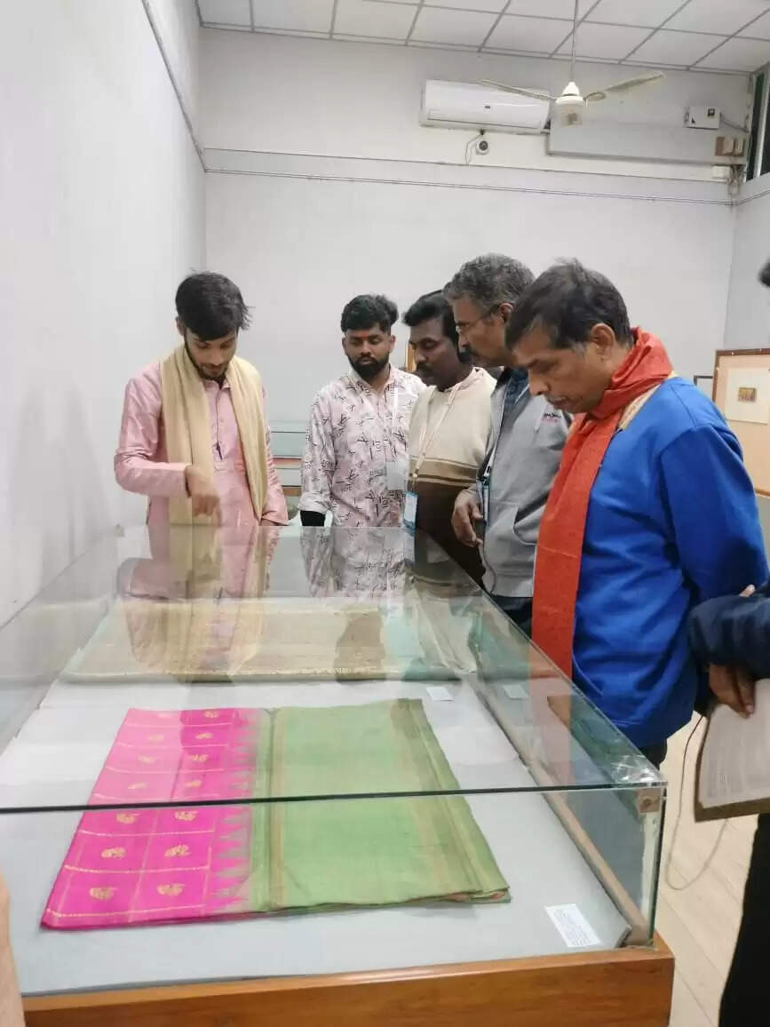 काशी तमिल संगमम—4: तमिल मेहमानों ने बीएचयू के भारत कला भवन को देखा