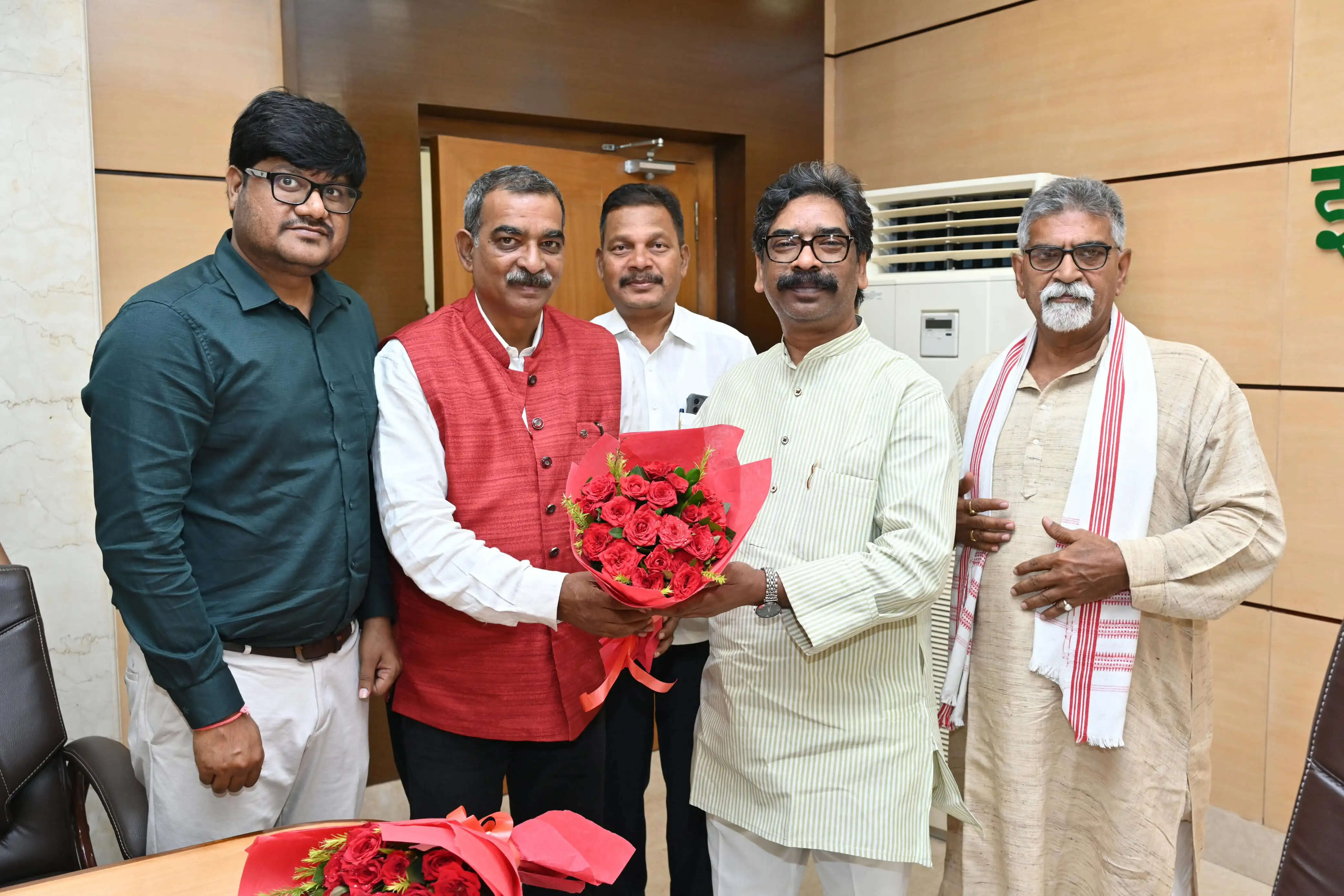 मुख्यमंत्री से सरायकेला-खरसावां जिला शतरंज संघ के प्रतिनिधियों ने की मुलाकात