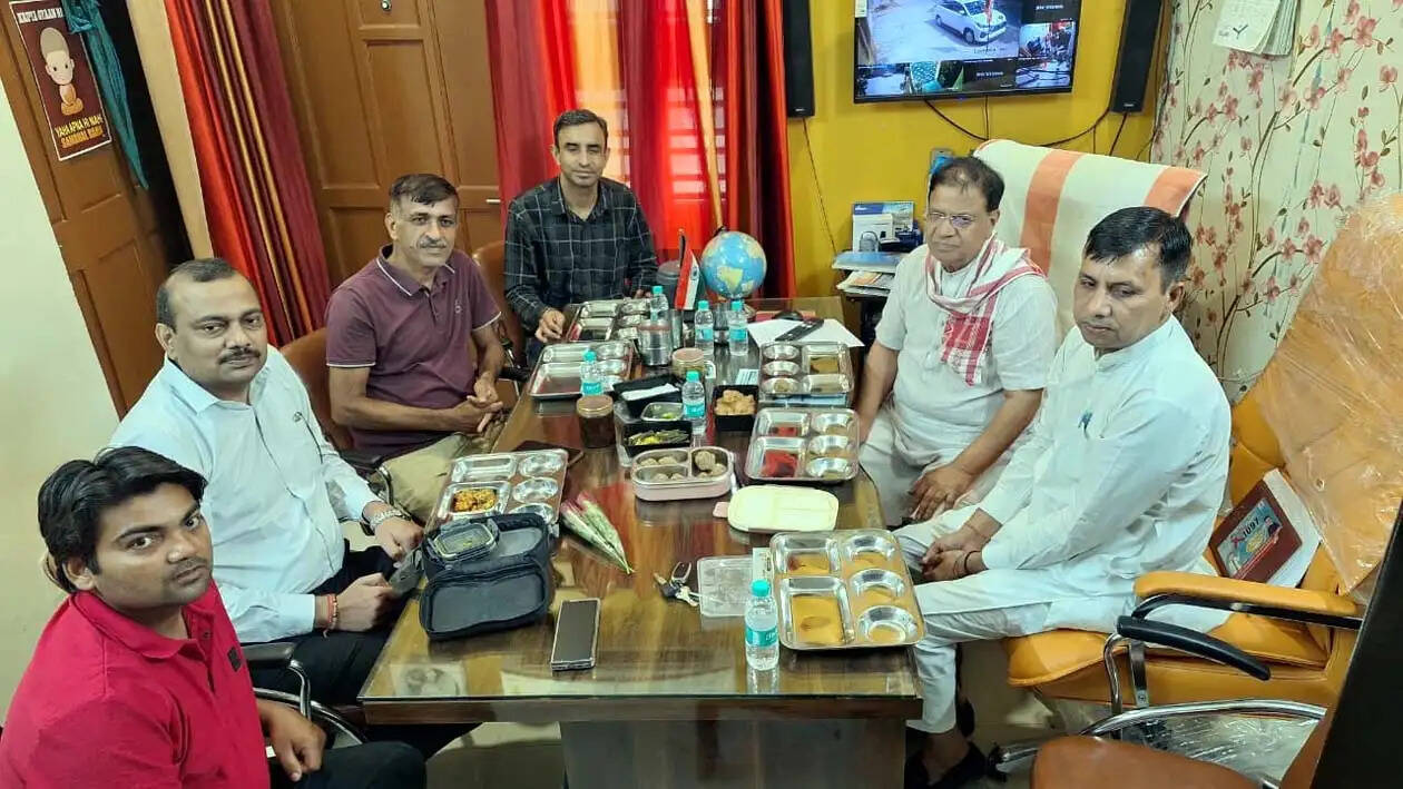 हिसार : टिफिन बैठकों में डॉ. कमल गुप्ता ने किया संगठन व एसआईआर अभियान को धार देने का आह्वान