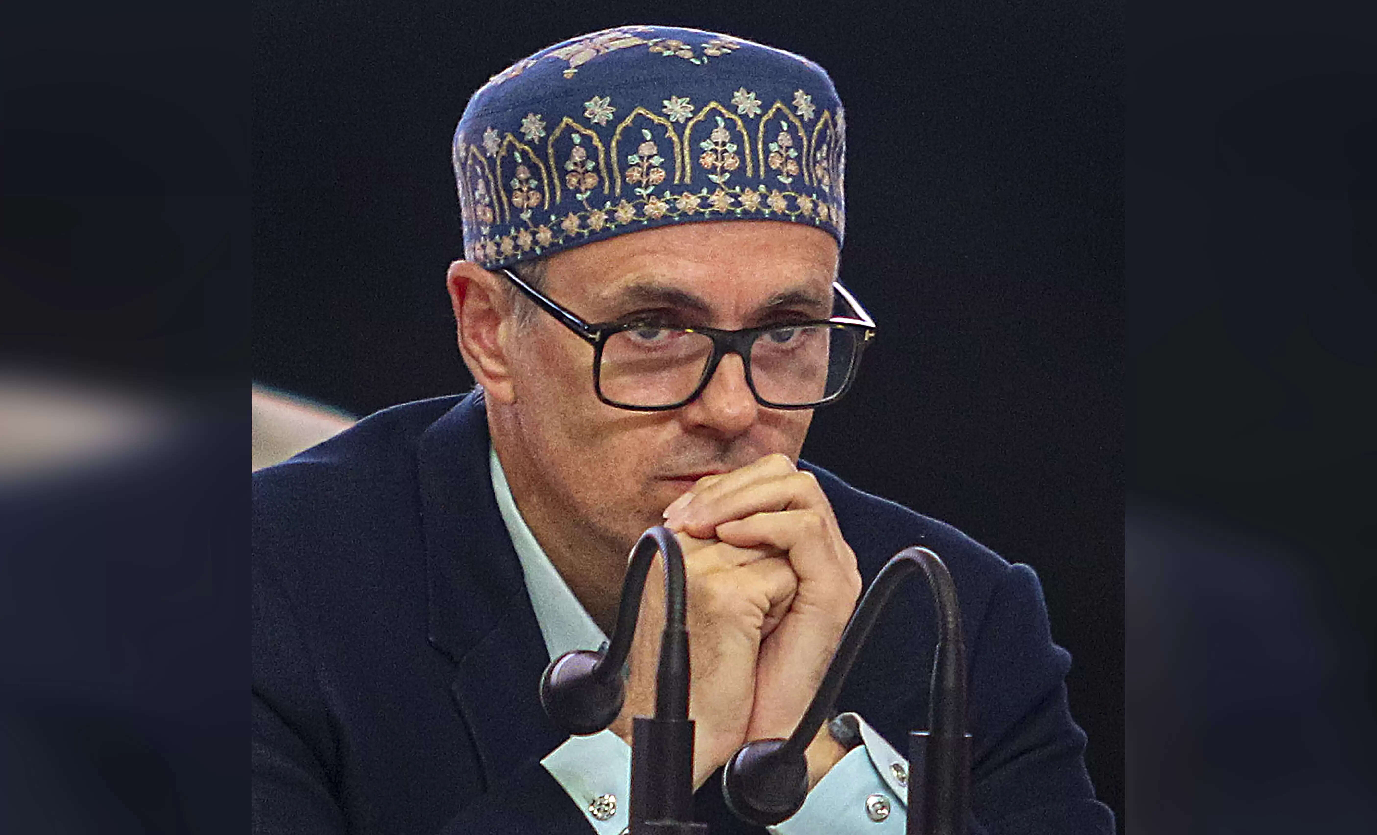 जम्मू-कश्मीर के मुख्यमंत्री उमर अब्दुल्ला द्वारा बुलाई गई सर्वदलीय बैठक श्रीनगर में शुरू