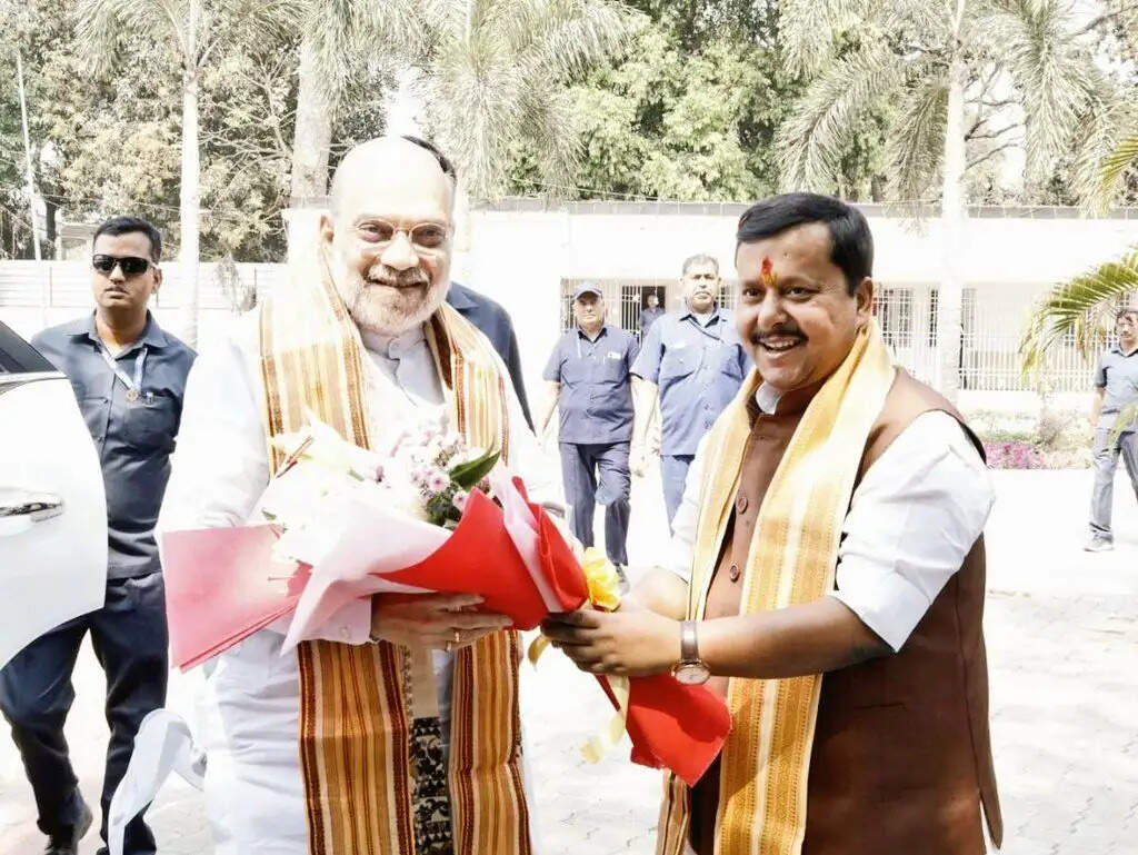 पूजा-अर्चना के बाद राज्यसभा के लिए नामांकन करने पहुंचे नितिन नबीन, बांकीपुर की जनता का जताया आभार