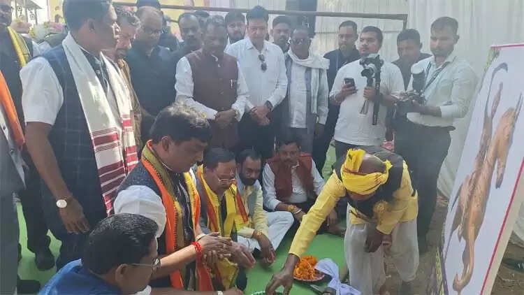 महासमुंद&nbsp;में&nbsp;शहीद वीर नारायण सिंह की प्रतिमा स्थापना के&nbsp;लिए&nbsp;किया गया&nbsp;भूमिपूजन