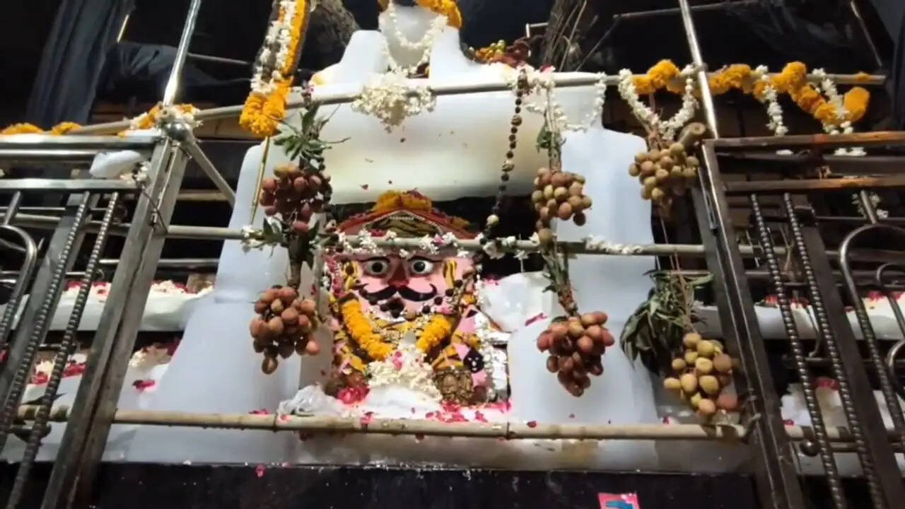 नौतपा की प्रचंड तपिश में बाबा बर्फानी बने मसाणिया धाम के भैरूनाथ