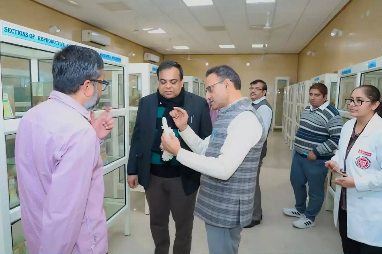 राष्ट्रीय आयुर्वेद संस्थान में प्रिंसिपल सेक्रेटरी सुबीर कुमार का दौरा