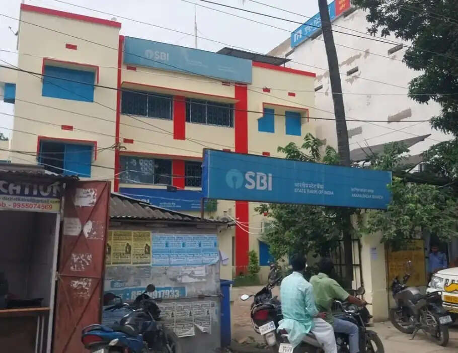 तीन दिनों के बैंक हड़ताल को लेकर सभी राष्ट्रीयकृत बैंक रहे खुले,ग्राहकों ने निबटाए अपने काम